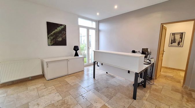 Vue bureau à louer de 100 m2 Tours Centre Bus et Tram à proximité