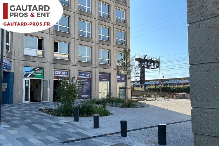 Photo place de la gare tgv st-pierre-des-corps / tours rénovée. Local commercial à louer | GAUTARD PROCOMM immobilier entreprise et bureau